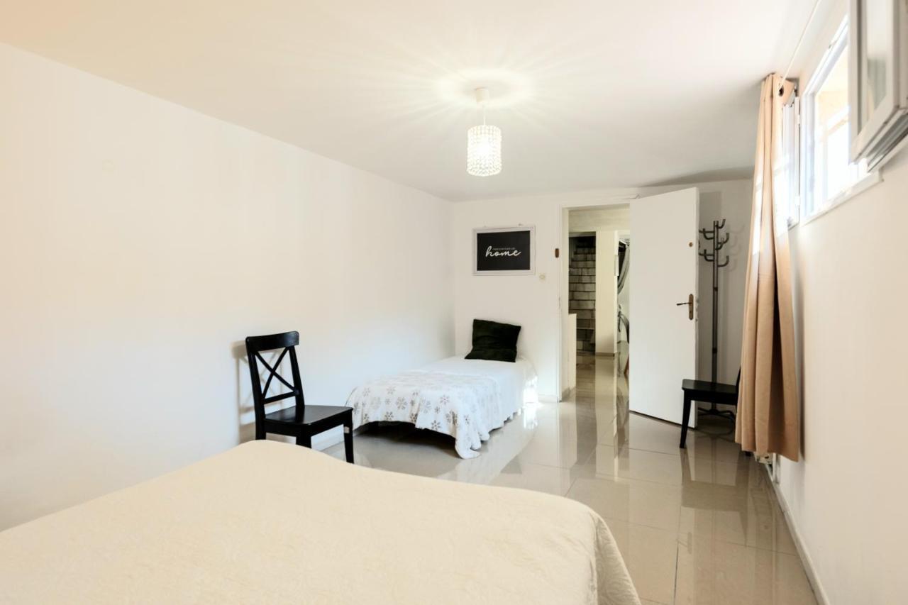 Villa 3 Appartements Entiers Avec Piscine Et Jaccuzi Et Parking Marseille Exterior photo