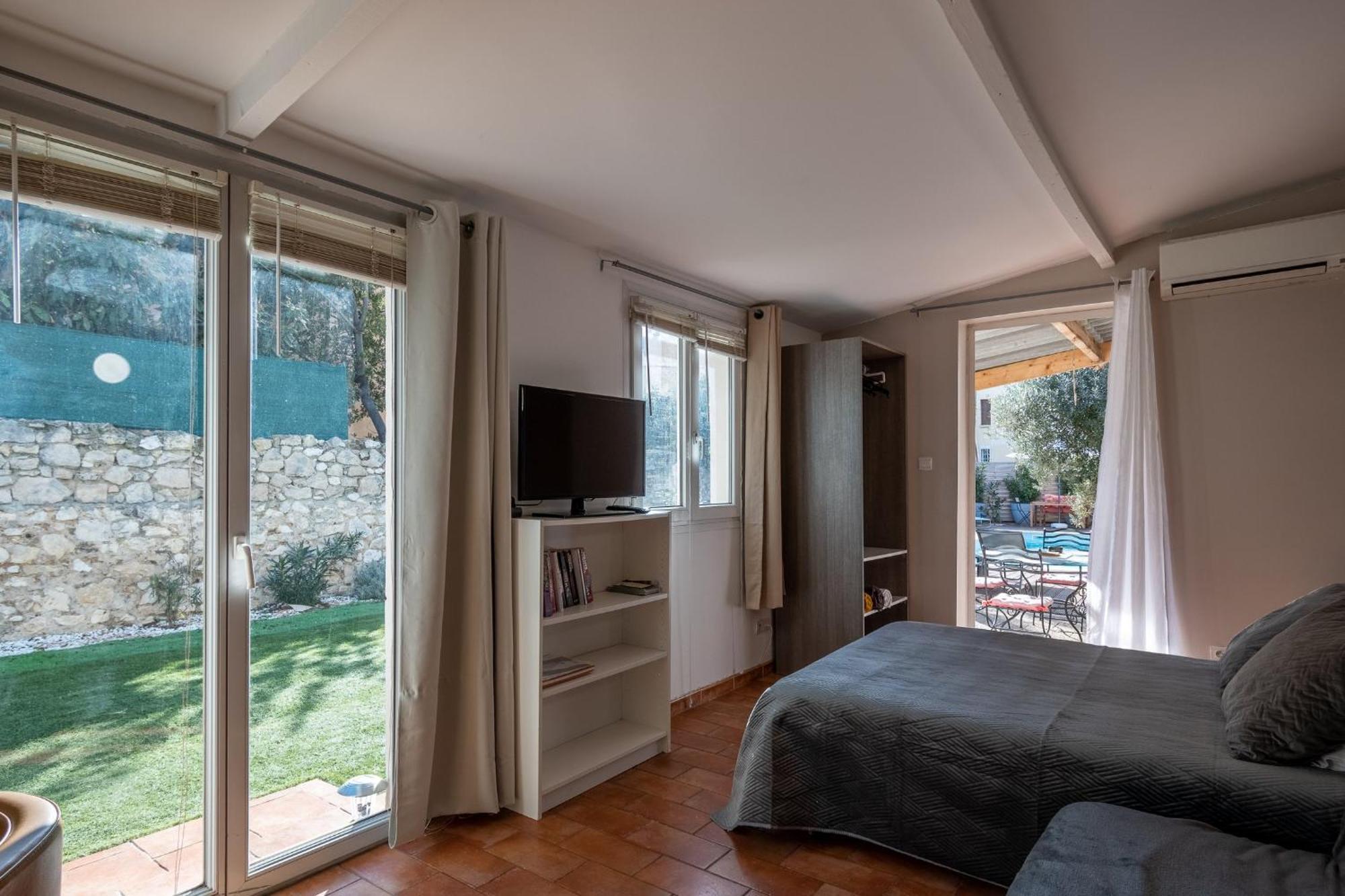 Villa 3 Appartements Entiers Avec Piscine Et Jaccuzi Et Parking Marseille Exterior photo